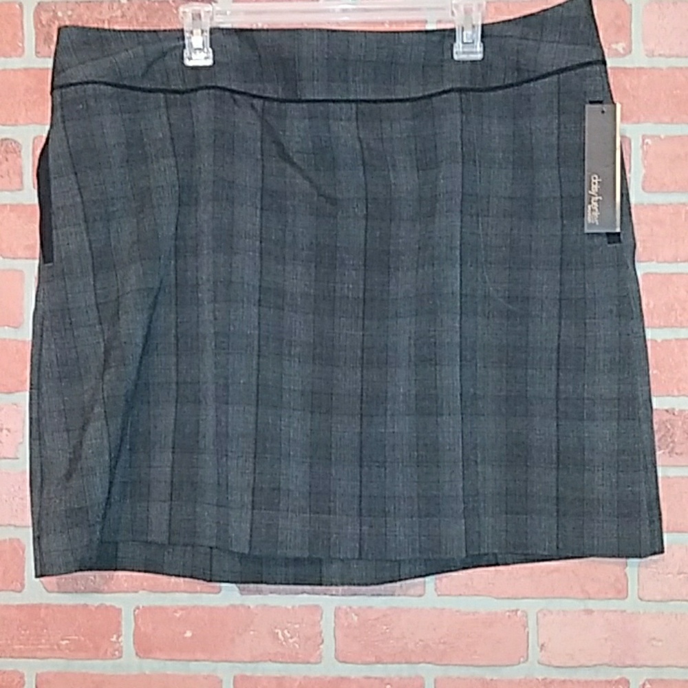 NWT Daisy Fuentes 18W skirt WITH POCKETS charcoal